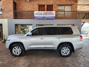 2017 TOYOTA LANDCRUISER 200 V8 4.5D VX A/T